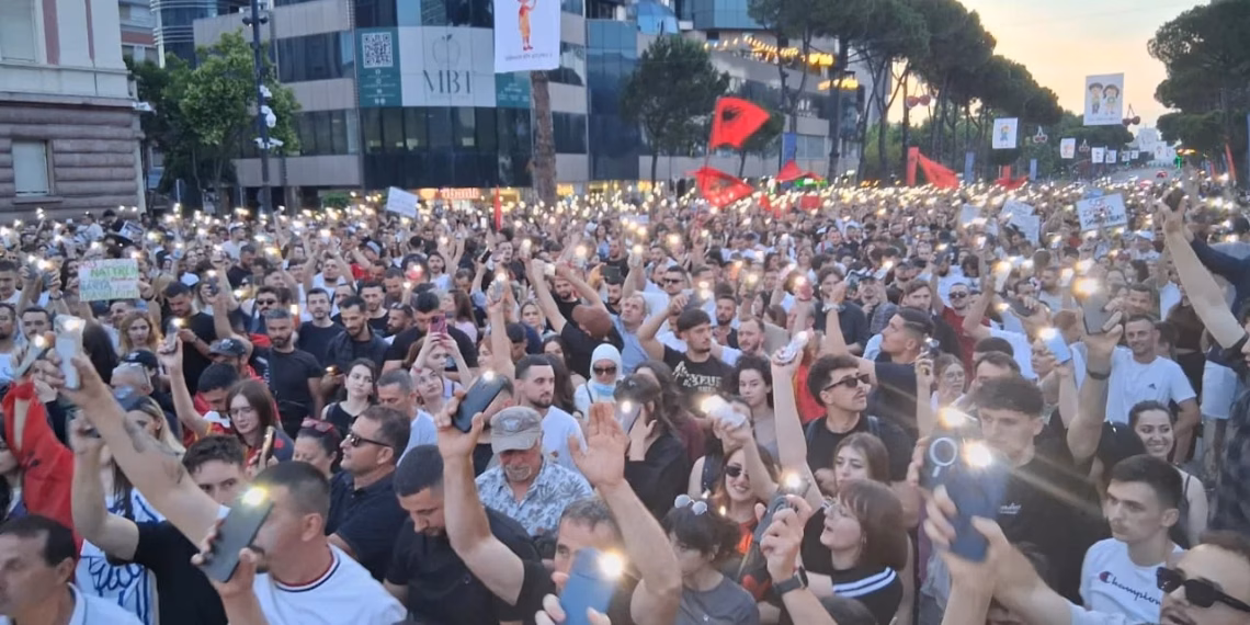 Pas dy orësh përfundon protesta për mbrojtjen e Zvërnecit, nesër qytetarët sërish në tubim në orën 18:00