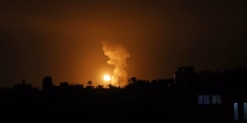 Izraeli sulm ndaj tendave të civilëve të zhvendosur në Gaza, një palestinez i vrarë dhe 16 të plagosur