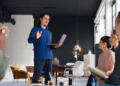 Cilat janë 10 profesionet me rritjen më të shpejtë dhe pagat më të larta për të diplomuarit e rinj?