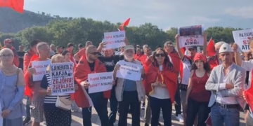 Kryeministri i Shqipërisë pritet me protesta në Shkodër