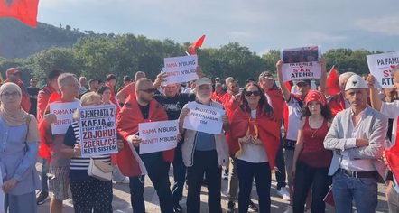 Kryeministri i Shqipërisë pritet me protesta në Shkodër