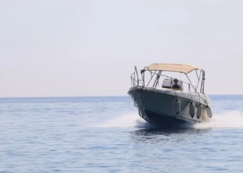 Skafi përplaset me mjetin e Policisë Kufitare në Sarandë, humb jetën 22-vjeçari, plagosen dy të tjerë