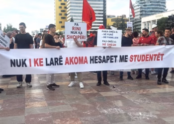 Dita e 12-të e protestës në Tiranë, qytetarët sërish në bulevard