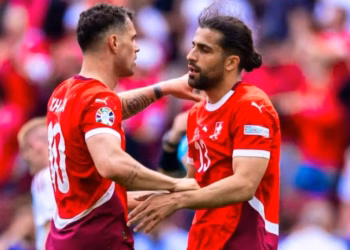 Rodriguez i del në mbrojtje Xhakës