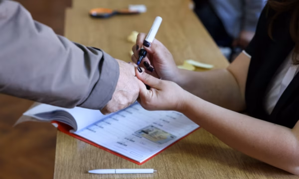 Supremja hedh poshtë ankesën e anëtares së KQZ-së për votimin me dokumente të skaduara