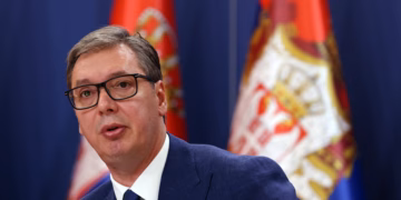 ​Vuçiq përsërit pretendimet skandaloze për Kosovën dhe kërcënon me forcimin e ushtrisë serbe: Kosova është e jona