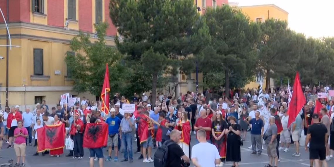 38 ditë protestë në Tiranë