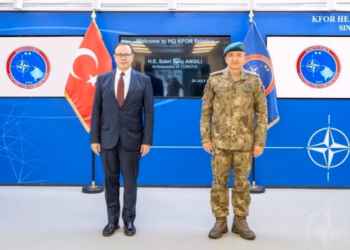 Komandanti i KFOR-it pret në takim lamtumirës ambasadorin e Turqisë