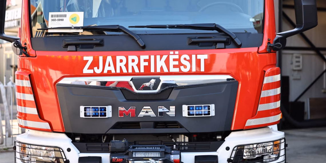 Komuna e Prishtinës investon 333 mijë euro për Brigadën e Zjarrfikësve, shtohet një kamion i ri në flotë