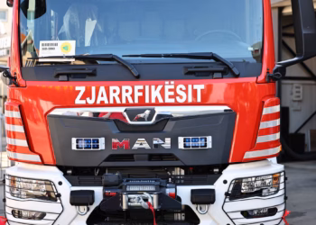 Komuna e Prishtinës investon 333 mijë euro për Brigadën e Zjarrfikësve, shtohet një kamion i ri në flotë