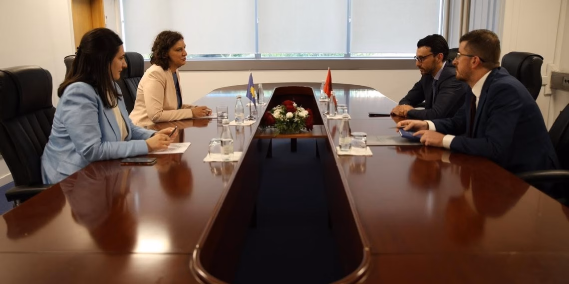 Rizvanolli e Karakaç diskutojnë projektin e termocentralit të Vlorës me gaz të lëngëzuar nga ShBA