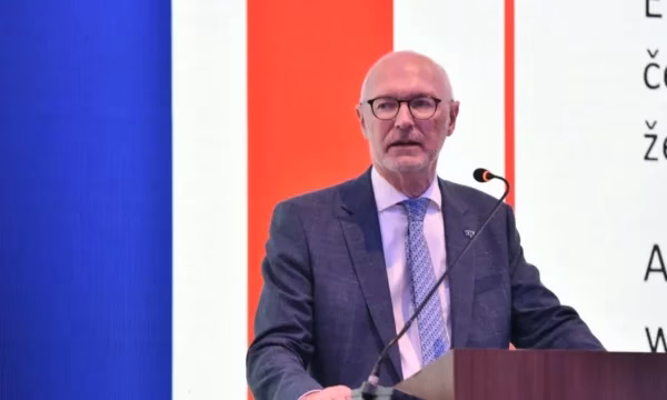 Ambasadori francez mesazh partive: Gjeni kompromisin dhe zhbllokoni institucionet