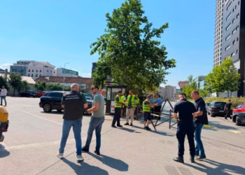 Lirohet një hapësirë publike në kompleksin ‘Ramiz Sadiku’, ishte shfrytëzuar si parking privat pa bazë ligjore