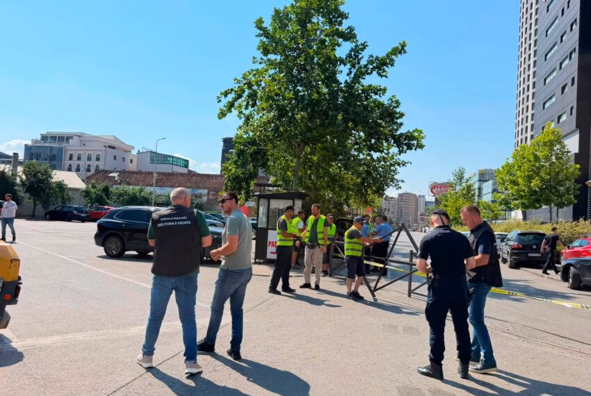 Lirohet një hapësirë publike në kompleksin ‘Ramiz Sadiku’, ishte shfrytëzuar si parking privat pa bazë ligjore