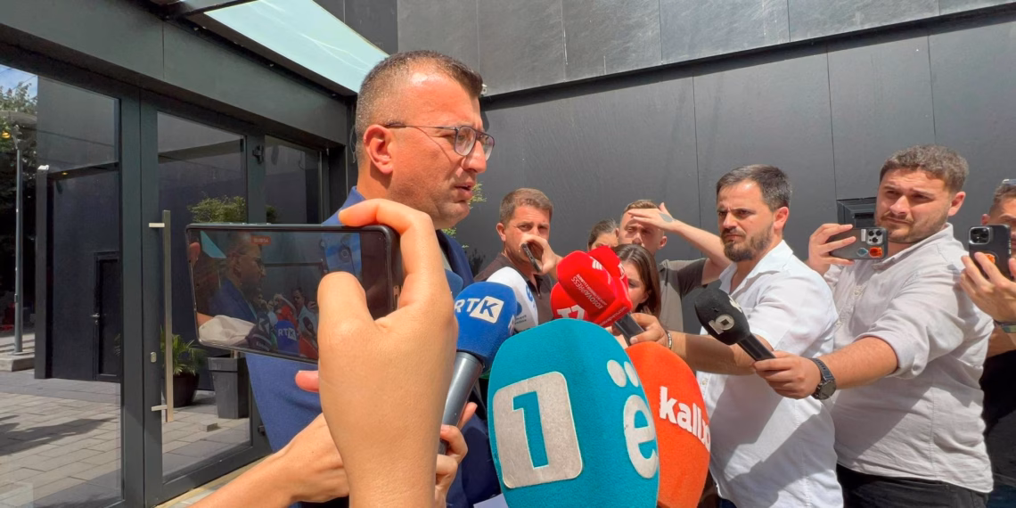 Ferati mohon raportimet për marrëveshje me LVV-në