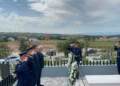 Kurti e Sveçla bëjnë homazhe te varri i heroit Afrim Bunjaku