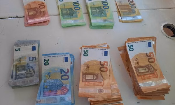 Dogana konfiskohen rreth 13 mijë euro të padeklaruara në Bërnjak