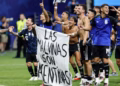 Argjentina rrezikon gjobë nga FIFA pas mesazhit politik në festën e fitores ndaj Anglisë