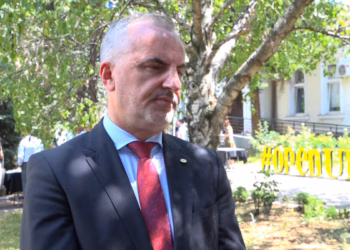 “Duart larg nga pronat e Universitetit të Prishtinës”, Hajrullahu kërkon lirimin e objektit në Mitrovicën e Veriut