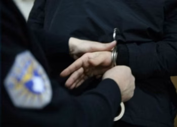 Akuzohet për tentimvrasje të një 16-vjeçareje në Vushtrri, i vazhdohet paraburgimi edhe dy muaj