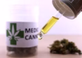 ​Qeveria shqiptare publikon rregullat e reja për shenjimin e cannabis-it mjekësor