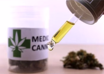 ​Qeveria shqiptare publikon rregullat e reja për shenjimin e cannabis-it mjekësor