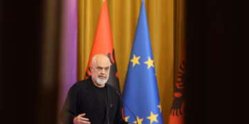 Rama u përgjigjet protestuesve: Dorëheqja ime s’negociohet me ju