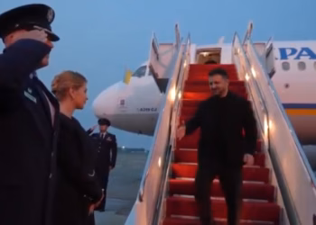 ​Zelensky mbërrin në SHBA, pritet të takohet me Trumpin