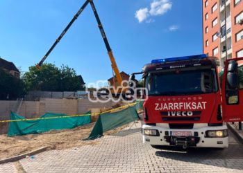 Rrëzohet një vinç në një punishte në Lagjen e Spitalit, raportohet për të lënduar