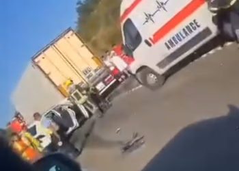 Aksident i rëndë në autostradën “Ibrahim Rugova”, përplasen kamioni dhe vetura