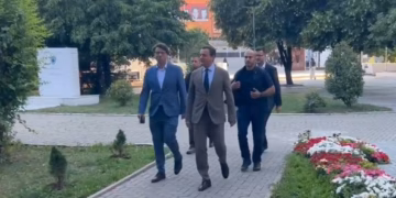 Kurti mbërrin në Kuvend për takimin me Abdixhikun: Jam optimist, duhet t’i konstituojmë institucionet