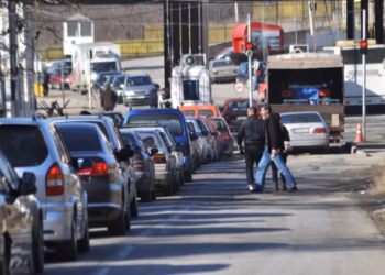 Te Dheu i Bardhë, pritje deri në një orë për të hyrë në Kosovë