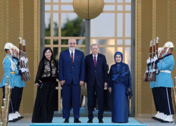 Rama publikon “foton e ditës” nga Samiti i NATO-s