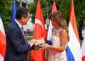 Ushtruesja e detyrës së presidentes, Albulena Haxhiu, takon grupe folklorike nga disa shtete të botës