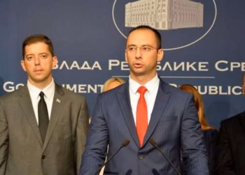 Pa prova e fakte, Simiq përsërit narrativat e Beogradit karshi Kosovës – akuzon BE-në