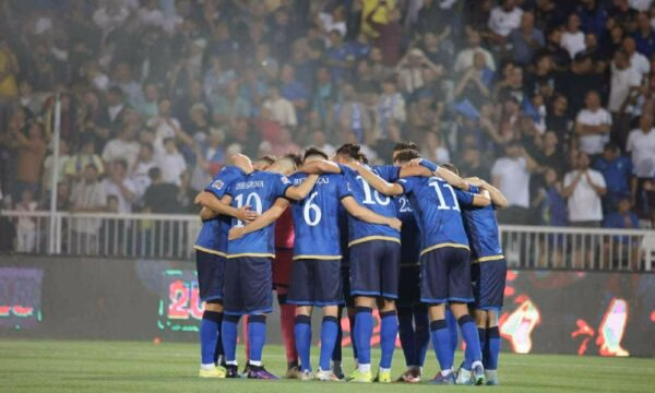 Futbollisti i Kombëtares së Kosovës diplomon në Universitetin e Prishtinës