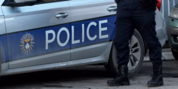 Qytetari tenton t’i ikë policisë në Gjakovë, përplaset me veturën zyrtare e shkakton aksident trafiku