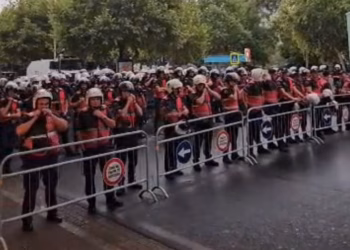 Policia rrethon objektit e Kuvendit para protestës së paralajmëruar për sot