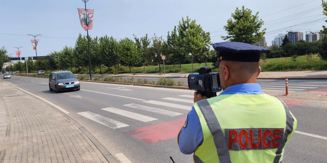 Brenda 24 orëve, Policia e Kosovës shqipton 1,921 tiketa trafiku ndaj drejtuesve të automjeteve