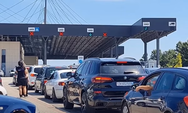 Kolonë në Han të Elezit dhe te Dheu i Bardhë, kjo është situata e fundit në pikat kufitare