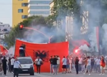 Për të 49-ën ditë protestohet në Tiranë, këto janë pesë kërkesat për ndaljen e protestës