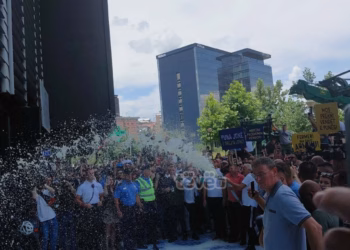 Traktor në rrugë, qumështi para ministrisë, krejt çka ndodhi në protestën fermerëve që përfundoi me marrëveshje