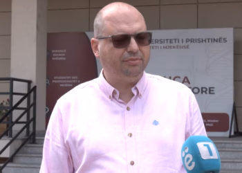 Tre breza në mjekësi, nipi i themeluesit të fakultetit të mjekësisë, Sami Haxhibeqiri vazhdon rrugëtimin e gjyshit