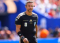 Gjyqtari i finales së Kupës së Botës tërhiqet nga futbolli pas kritikave për ndeshjen Argjentinë – Spanjë