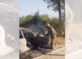Makina përfshihet nga zjarri në Korçë, brenda saj gjendet një person i pajetë
