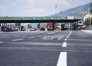 Katër shtetas të huaj transportoheshin ilegalisht në Vërmicë, nisin hetimet ndaj shoferit