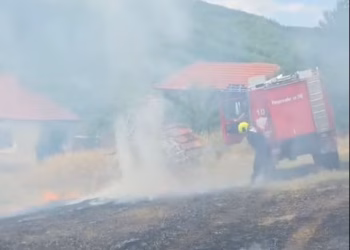 Zjarr në Ballancë të Vitisë, luten qytetarët që t’i shmangin lëvizjet e panevojshme