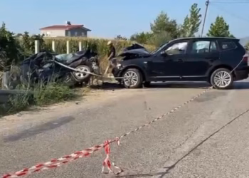 Aksident në Divjakë, humb jetën 39-vjeçari, lëndohen 5 persona, mes tyre 3 fëmijë