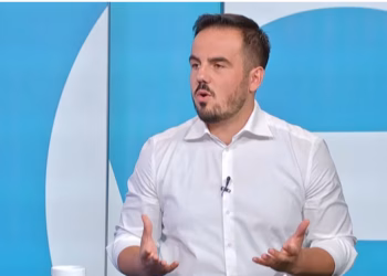 Bajrami: Bedri Hamza është zëdhënës i PDK-së, e shkatërruan duke e dërguar në emisione televizive