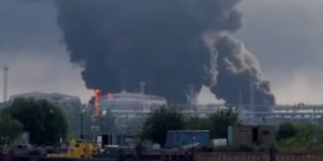 Ukraina godet terminalin kryesor të naftës në Shën Petersburg